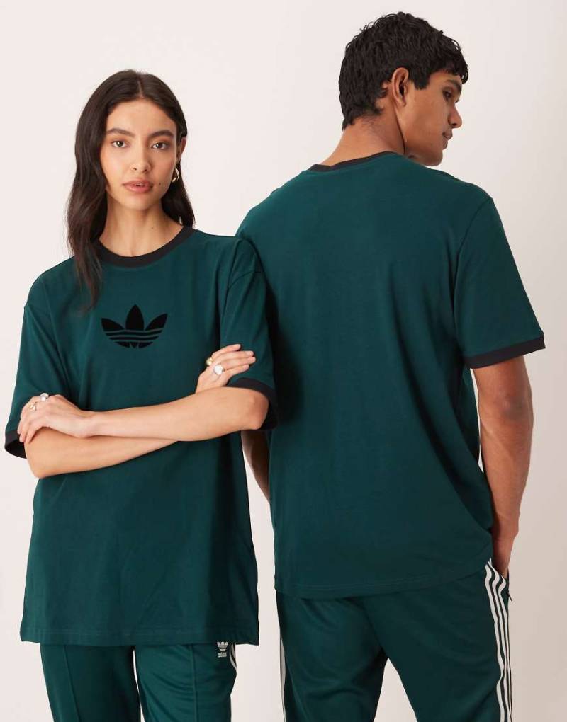 adidas Originals - Centre Trefoil - Oversize-T-Shirt in Dunkelgrün von adidas Originals