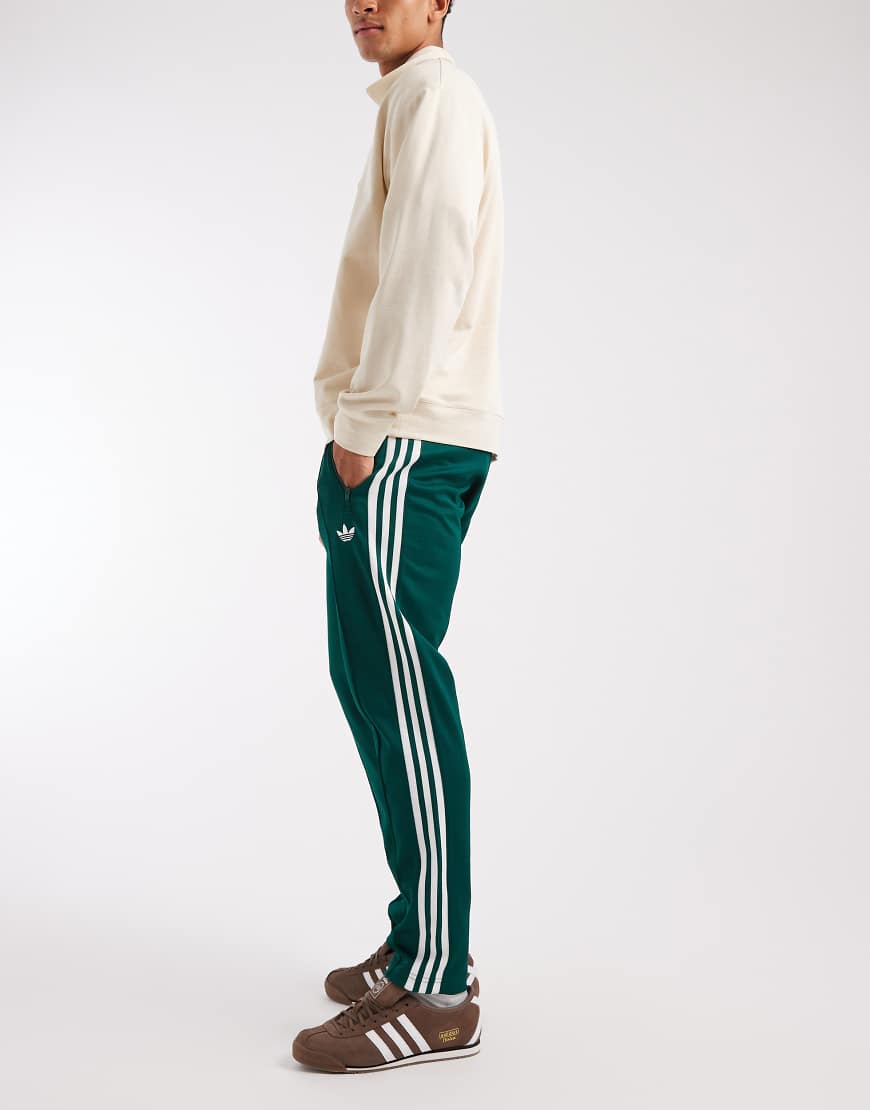 adidas Originals - Classic - Trainingshose in College-Grün und Weiß von adidas Originals