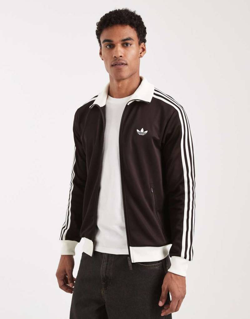 adidas Originals - Classic - Trainingsjacke in Aurora Coffee/Wollweiß-Brown von adidas Originals