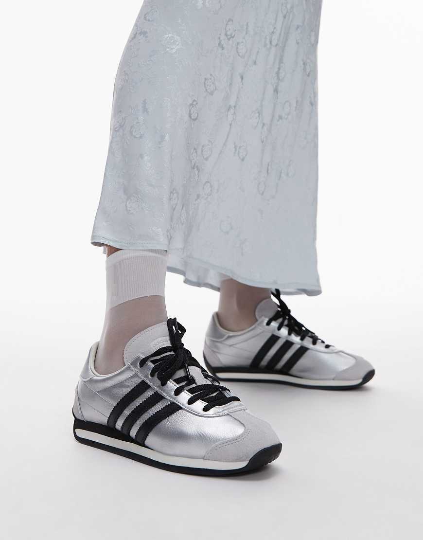 adidas Originals - Country OG - Sneaker in Metallic-Silber-Weiß adidas Originals - Country OG - Sneaker in Metallic-Silber-Weiß von adidas Originals