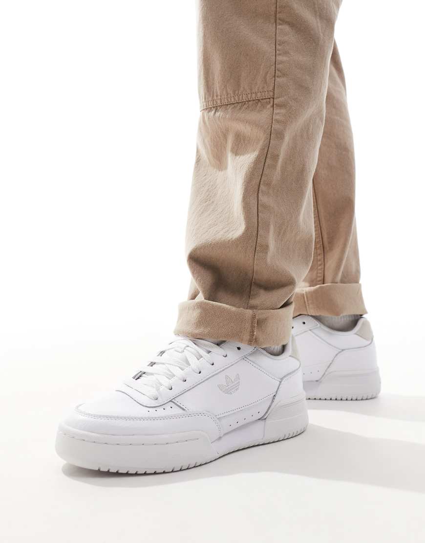 adidas Originals - Court Super - Sneaker in Weiß und Grau adidas Originals - Court Super - Sneaker in Weiß und Grau von adidas Originals