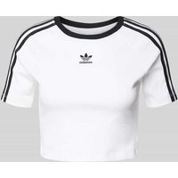 adidas Originals Cropped T-Shirt mit Label-Print in Weiss, Größe M von adidas Originals