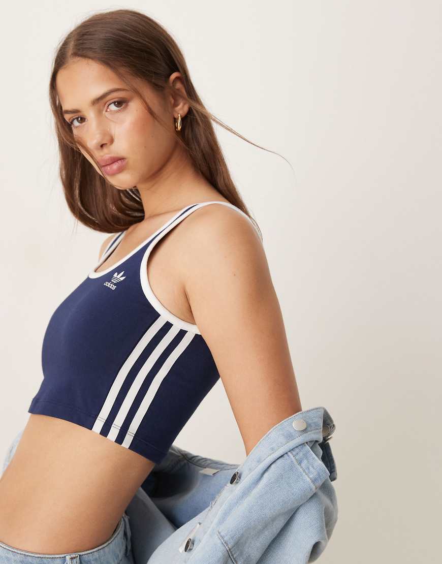 adidas Originals - Cropped-Trägertop in Marineblau mit den 3 Streifen adidas Originals - Cropped-Trägertop in Marineblau mit den 3 Streifen von adidas Originals