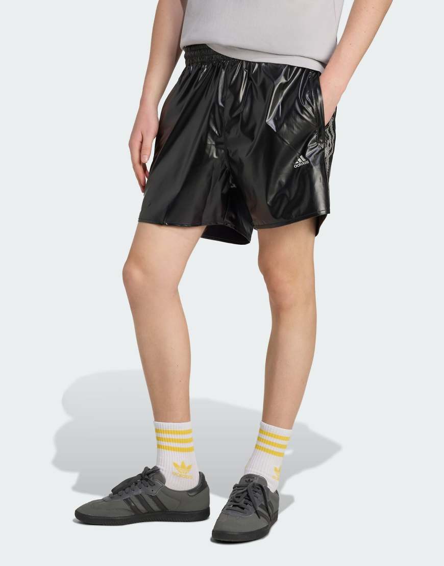 adidas Originals - Cutline - Shorts in Schwarz adidas Originals - Cutline - Shorts in Schwarz von adidas Originals