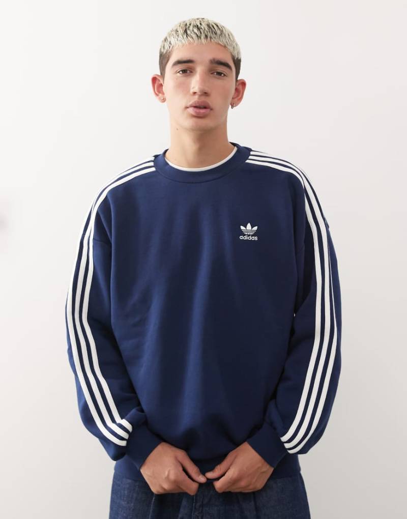 adidas Originals - Essential - Oversize-Kapuzenpullover in Marineblau mit Rundhalsausschnitt von adidas Originals