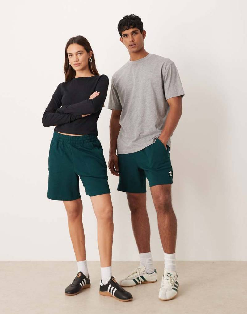 adidas Originals - Essential - Shorts in Dunkelgrün mit Waffelstruktur von adidas Originals