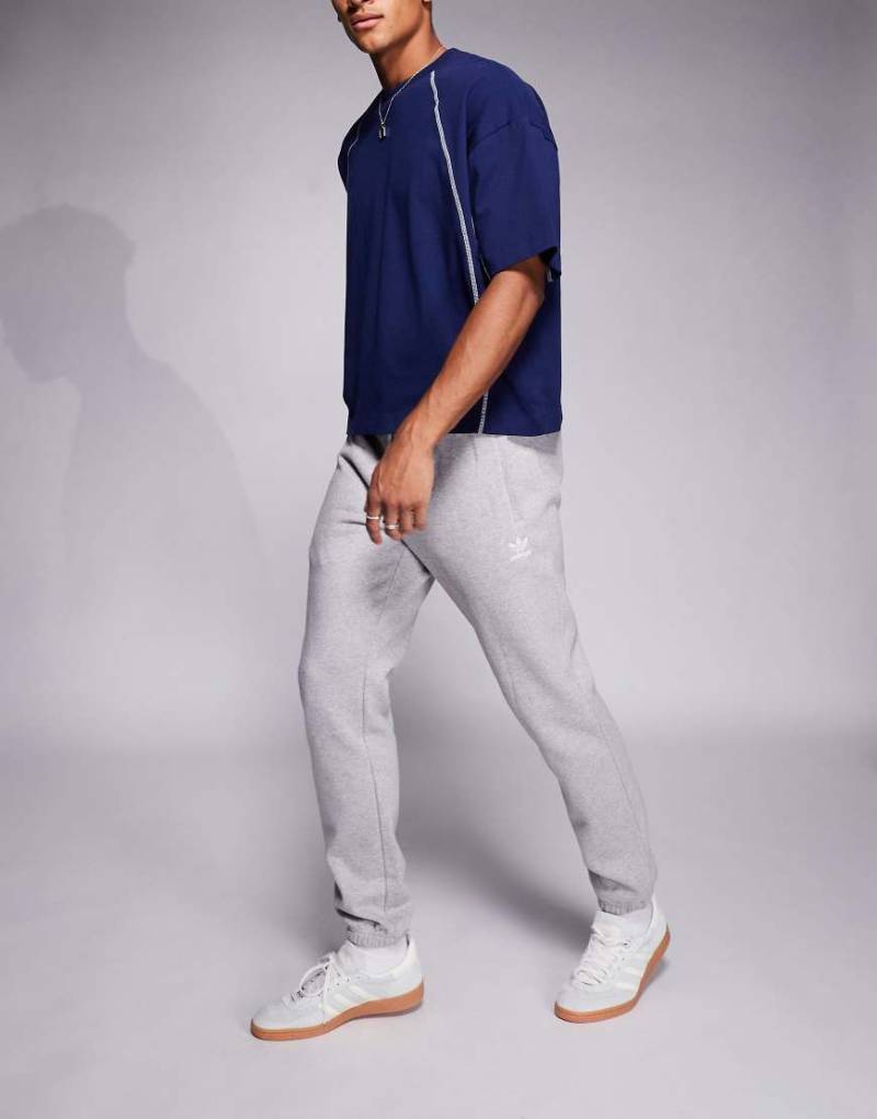 adidas Originals - Essentials - Jogginghose in Grau mit Dreiblatt-Logo von adidas Originals