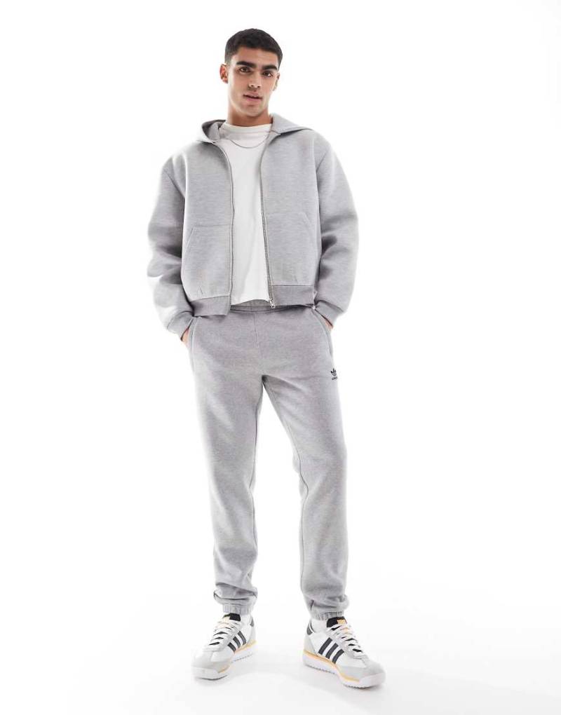 adidas Originals - Essentials - Jogginghose in Grau mit Dreiblatt-Logo von adidas Originals