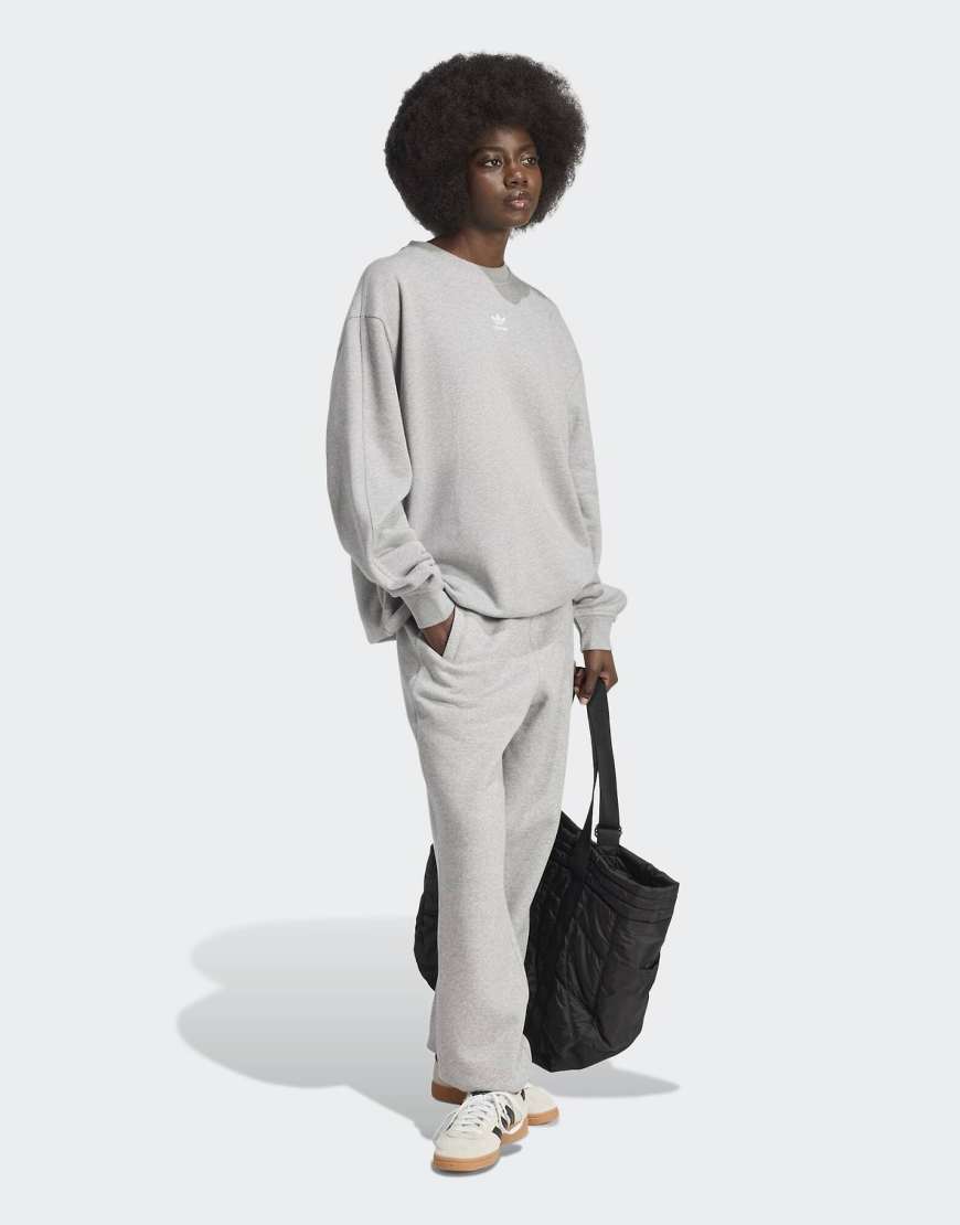 adidas Originals - Essentials - Oversize-Sweatshirt aus French Terry in meliertem Mittelgrau von adidas Originals