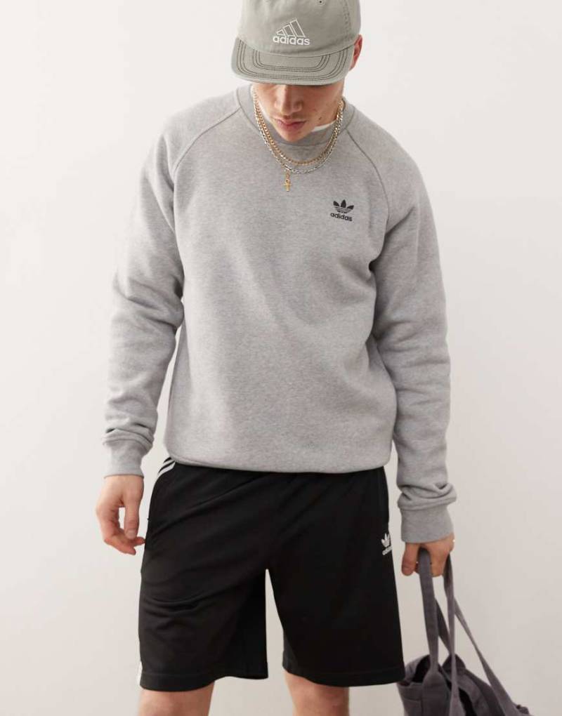 adidas Originals - Essentials - Sweatshirt in Grau mit Dreiblatt-Logo von adidas Originals