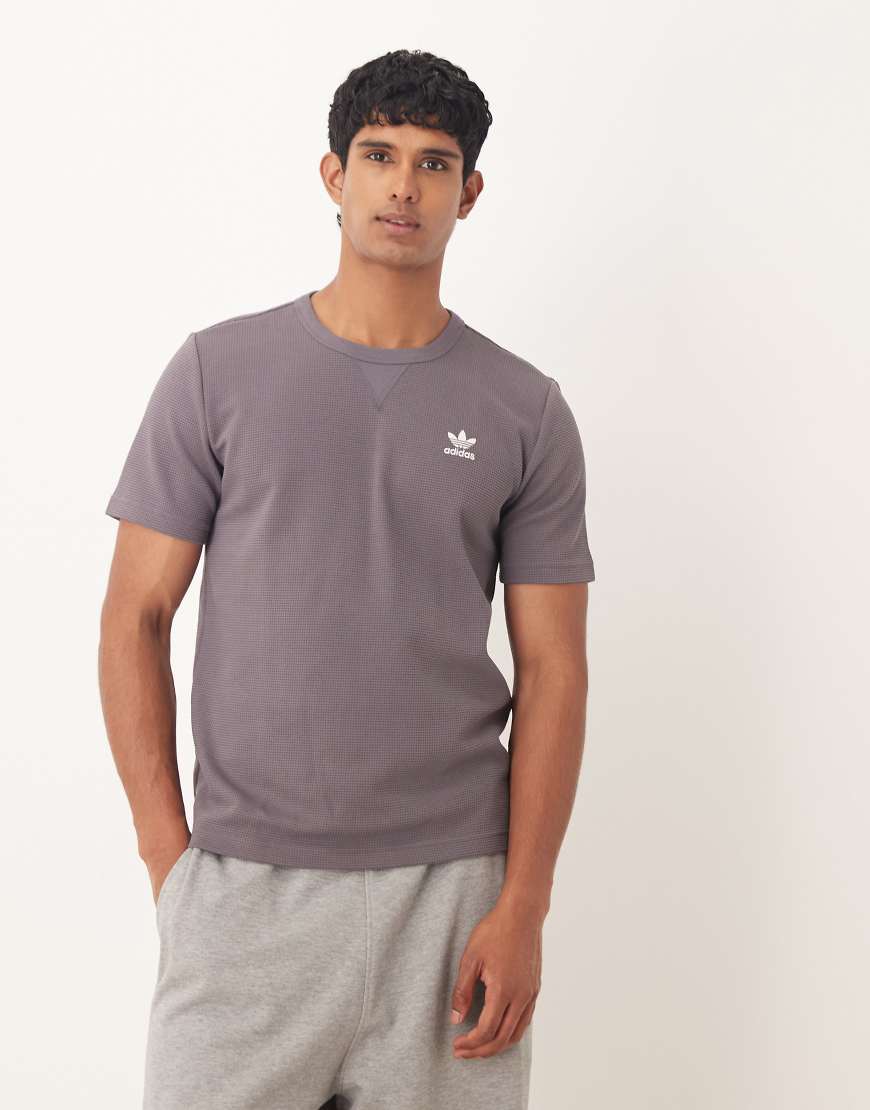 adidas Originals - Essentials - T-Shirt in Grau mit Waffelstruktur von adidas Originals