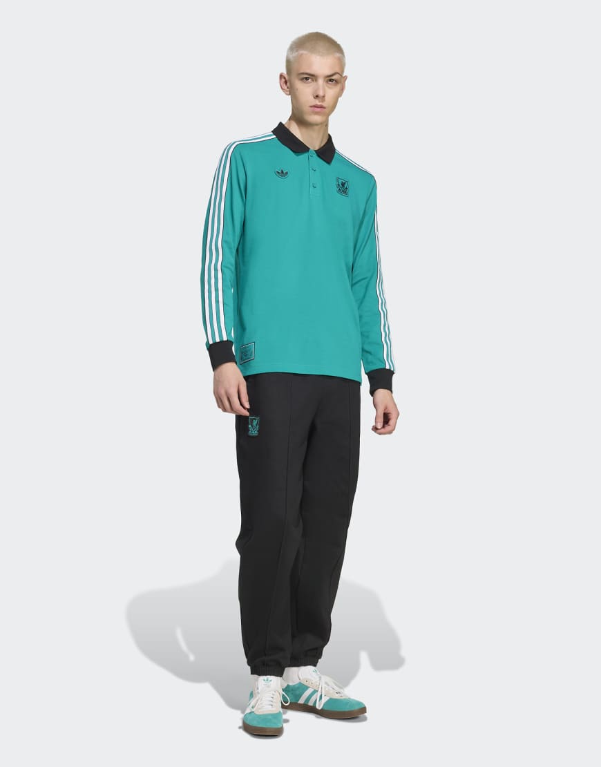 adidas Originals - FC Liverpool Terrace Icons - Langärmliges Polohemd in Sea-Grün adidas Originals - FC Liverpool Terrace Icons - Langärmliges Polohemd in Sea-Grün von adidas Originals
