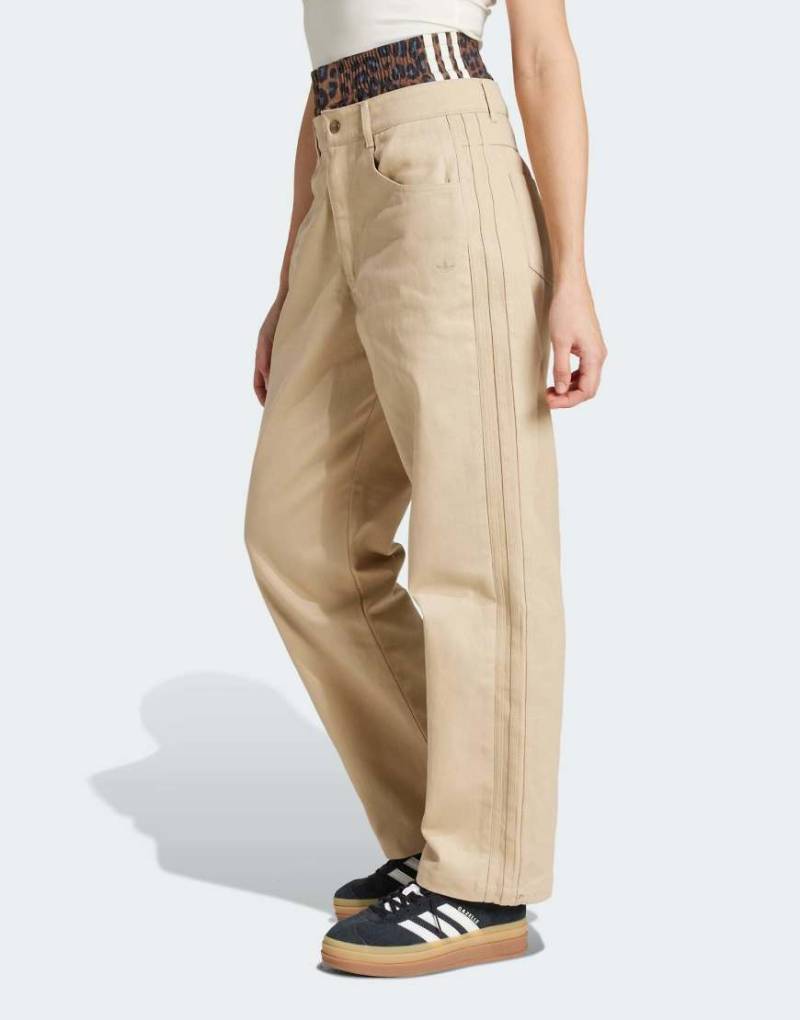 adidas Originals - Firebird - Freizeithose in Steinbeige und Khaki-Neutral von adidas Originals