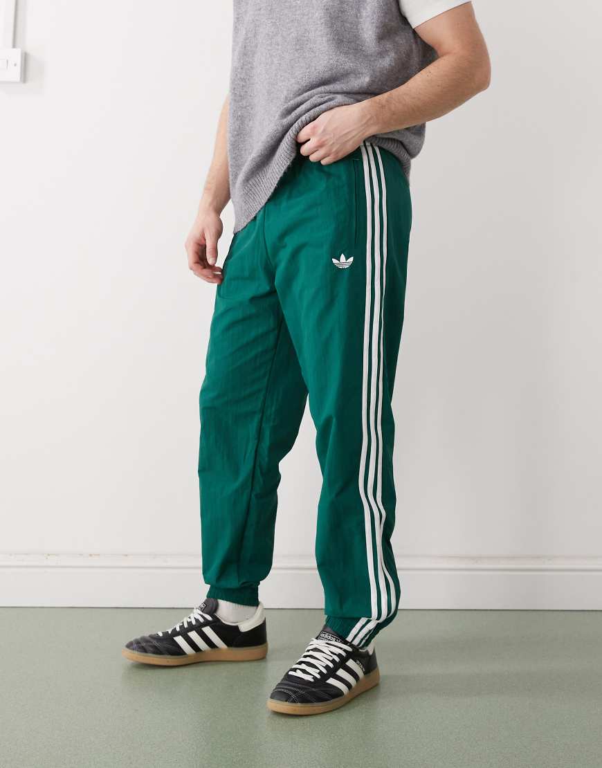 adidas Originals - Firebird - Gewebte Trainingshose in Collegiate Green-Grün von adidas Originals