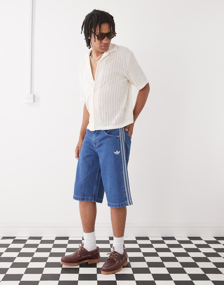 adidas Originals - Firebird - Jeansshorts in Blau von adidas Originals