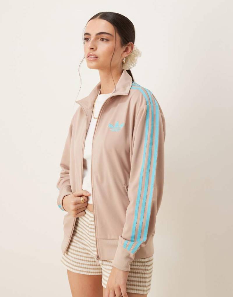 adidas Originals - Firebird - Locker geschnittenes Trainingsoberteil in Beige und Blau-Neutral adidas Originals - Firebird - Locker geschnittenes Trainingsoberteil in Beige und Blau-Neutral von adidas Originals