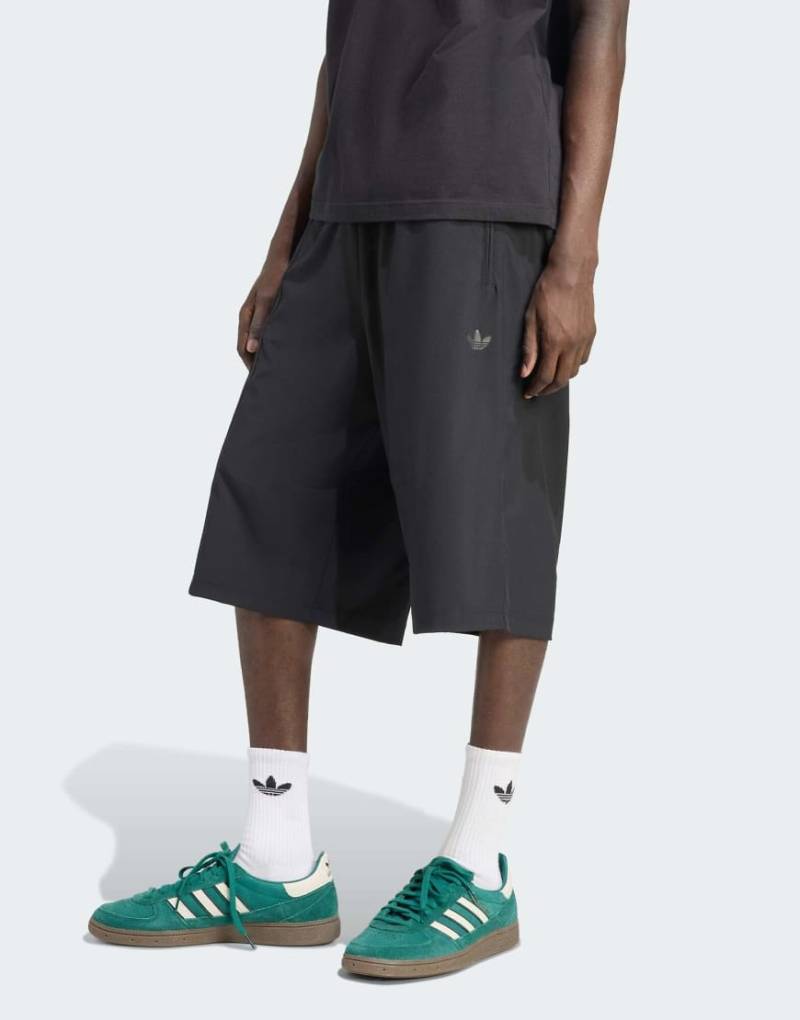 adidas Originals - Firebird - Oversize-Shorts aus Nylon in Schwarz adidas Originals - Firebird - Oversize-Shorts aus Nylon in Schwarz von adidas Originals