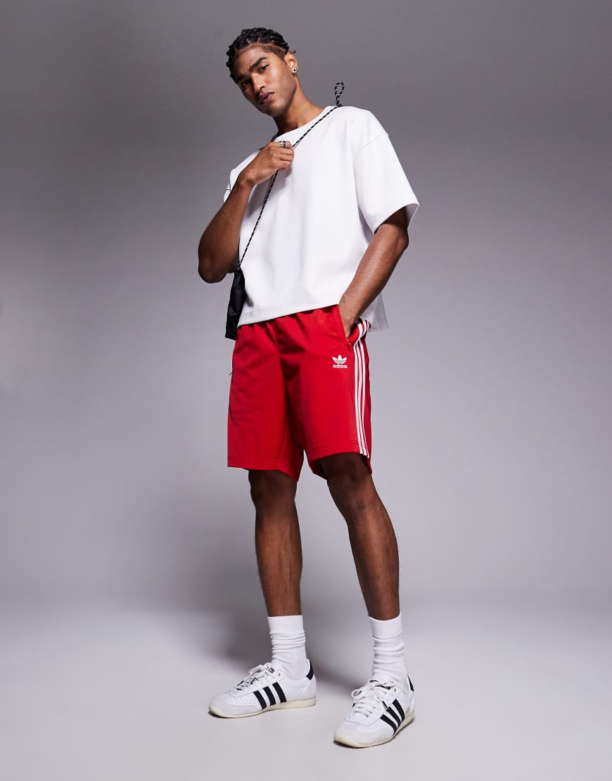 adidas Originals - Firebird - Shorts in Rot von adidas Originals