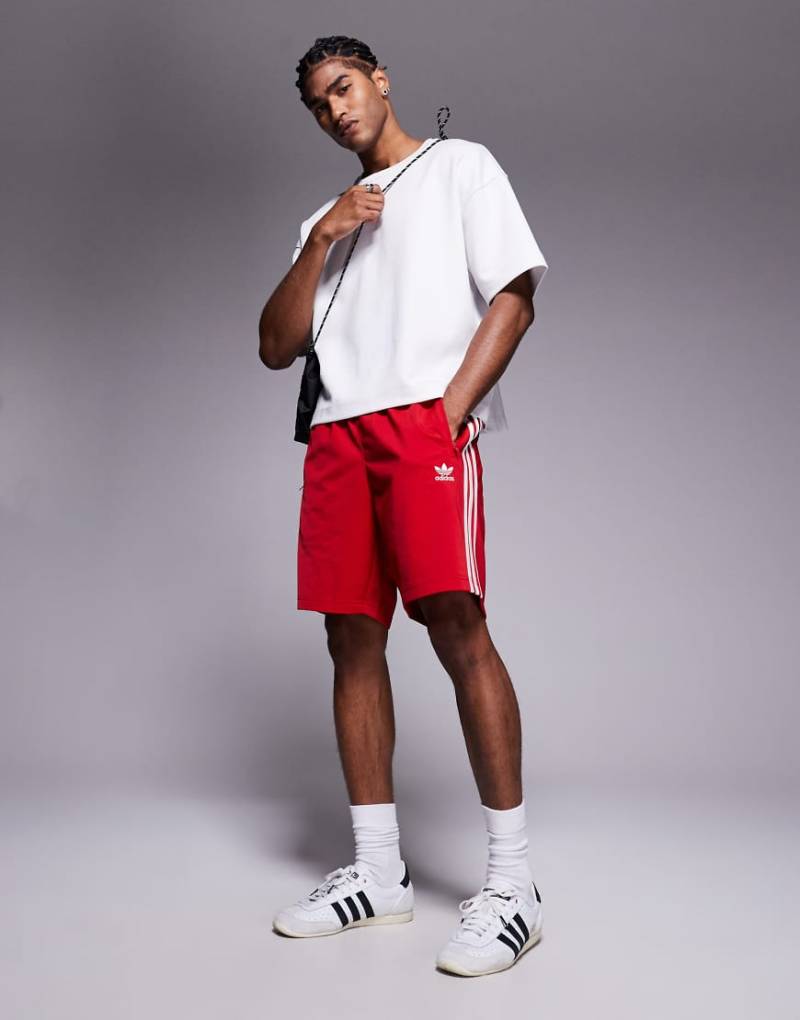 adidas Originals - Firebird - Shorts in Rot von adidas Originals