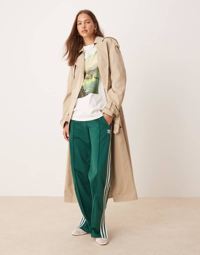 adidas Originals - Firebird - Trainingshose in Grün von adidas Originals