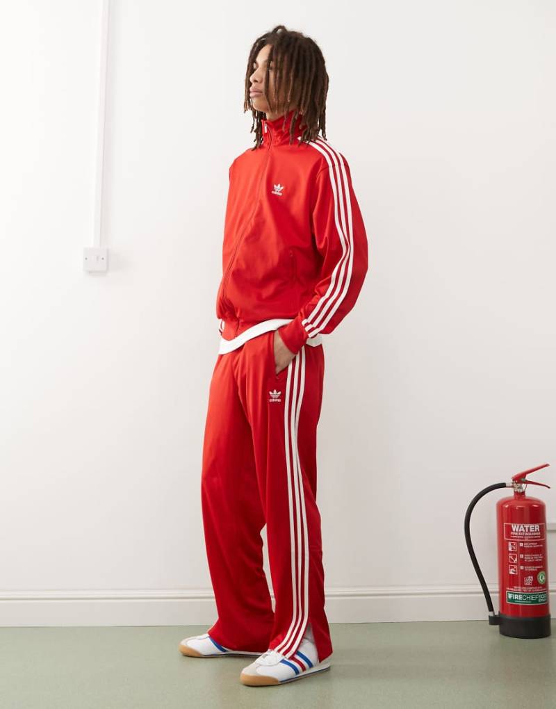 adidas Originals - Firebird - Trainingshose in Rot von adidas Originals