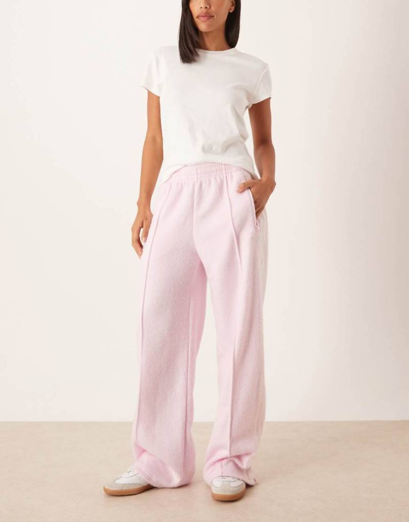 adidas Originals - Firebird - Trainingshose in rosa Mohair-Wolloptik adidas Originals - Firebird - Trainingshose in rosa Mohair-Wolloptik von adidas Originals