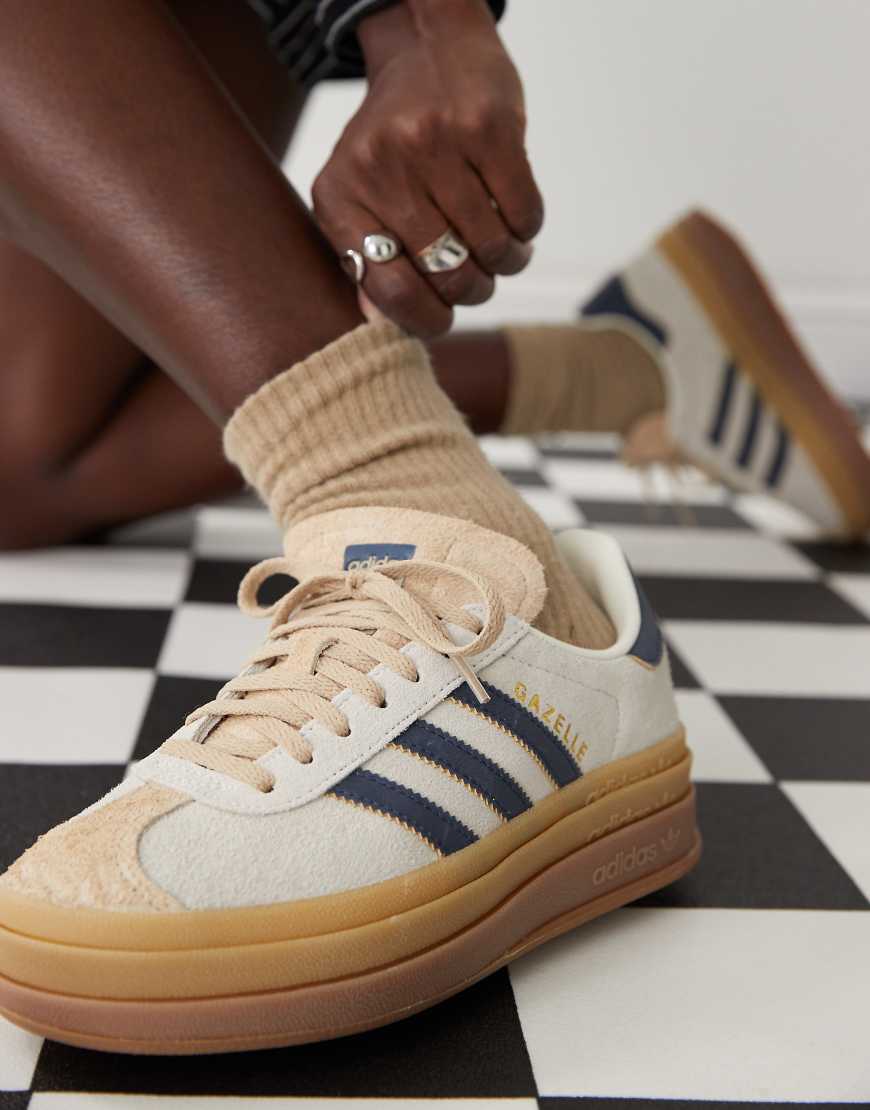 adidas Originals - Gazelle Bold - Sneaker in Creme und Marineblau mit Plateausohle-Weiß adidas Originals - Gazelle Bold - Sneaker in Creme und Marineblau mit Plateausohle-Weiß von adidas Originals