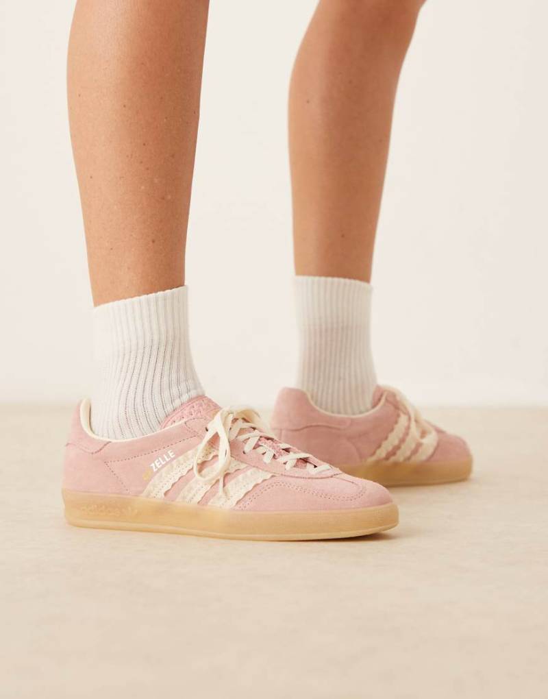 adidas Originals - Gazelle Indoor - Sneaker in Rosa und Weiß mit Rüschen von adidas Originals