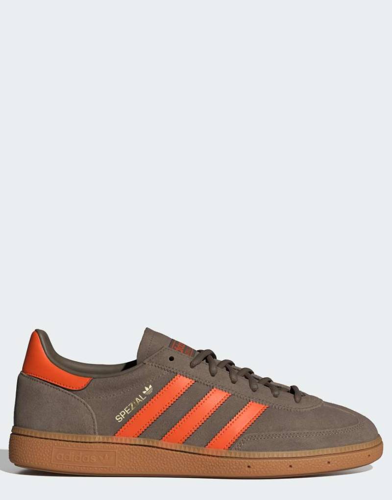 adidas Originals - Handball Spezial - Schuhe in Cargo Brown / Orange / Gold Me von adidas Originals