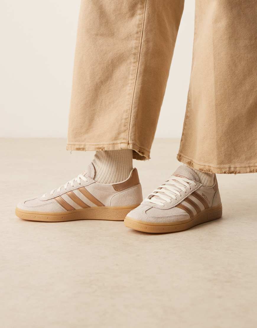 adidas Originals - Handball Spezial - Sneaker in Beige und Metallic-Bronze-Grau von adidas Originals