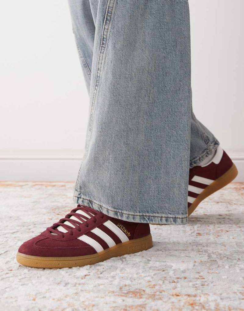 adidas Originals - Handball Spezial - Sneaker in Burgunderrot und Weiß von adidas Originals
