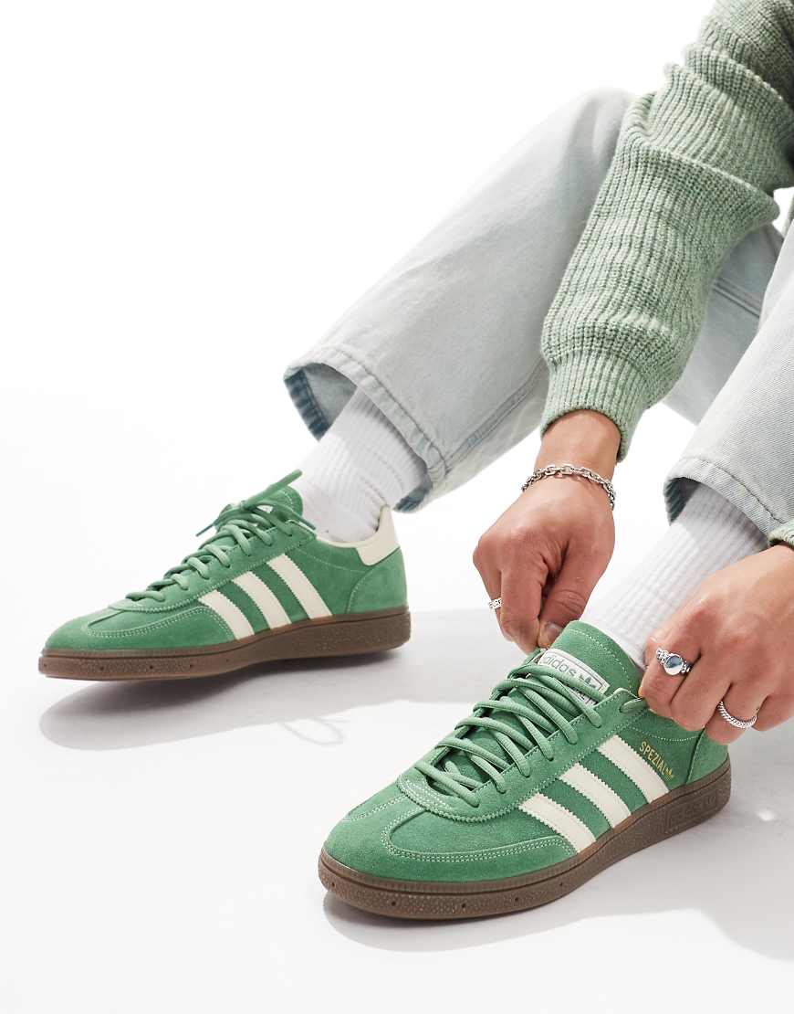 adidas Originals - Handball Spezial - Sneaker in Grün und Weiß mit Gummisohle-Bunt von adidas Originals