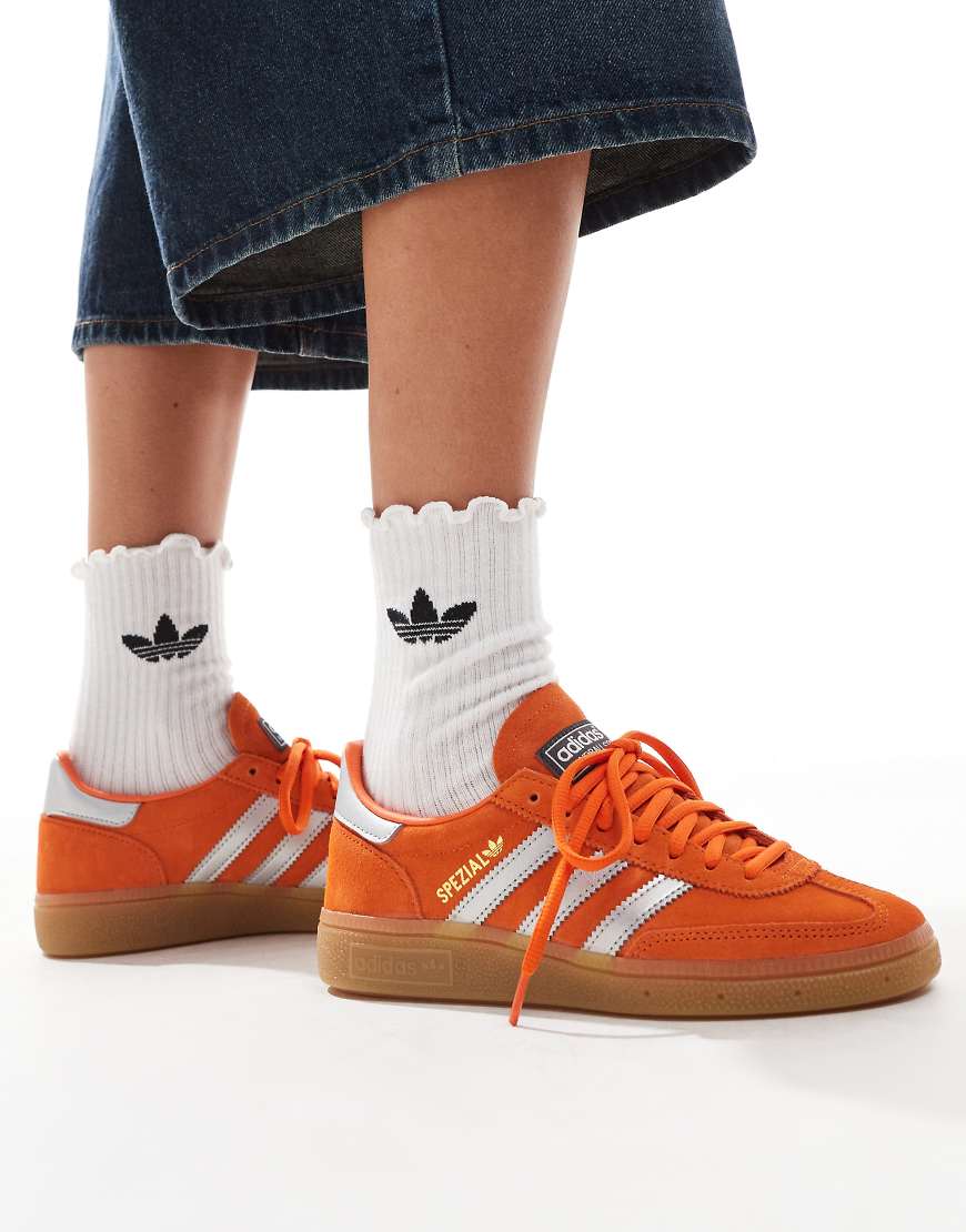 adidas Originals - Handball Spezial - Sneaker in Orange und Silber mit Gummisohle adidas Originals - Handball Spezial - Sneaker in Orange und Silber mit Gummisohle von adidas Originals
