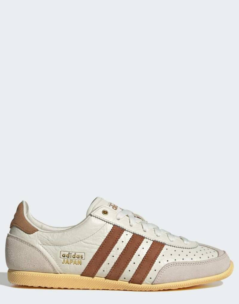 adidas Originals - Japan - Schuhe in Wollweiß/Dusky Bronze von adidas Originals
