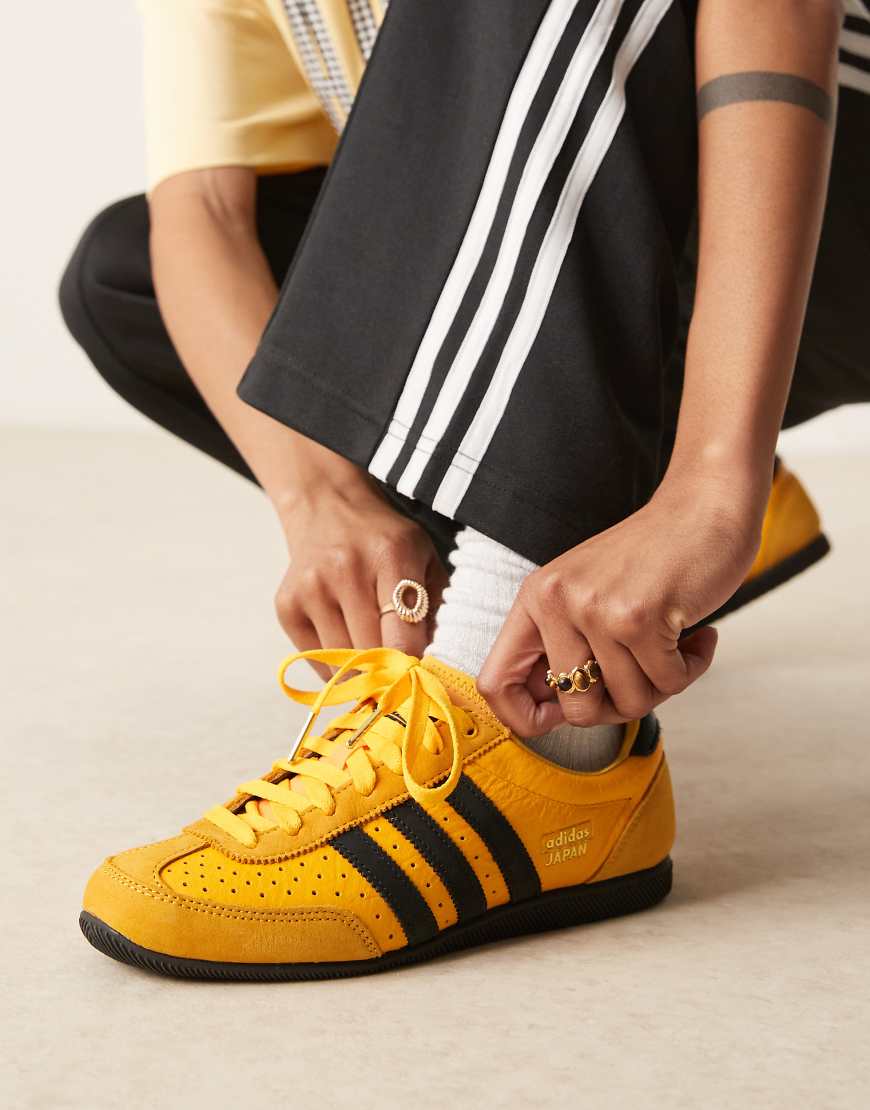 adidas Originals - Japan - Sneaker in Gelb und Schwarz von adidas Originals