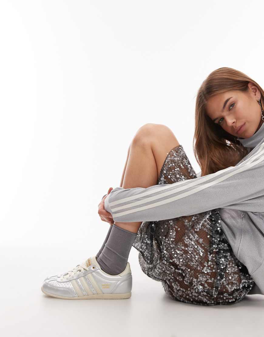 adidas Originals - Japan - Sneaker in Metallic-Silber - exklusiv bei ASOS von adidas Originals