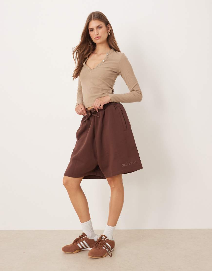 adidas Originals - Jersey-Shorts in Braun mit linearem Logo-Brown adidas Originals - Jersey-Shorts in Braun mit linearem Logo-Brown von adidas Originals