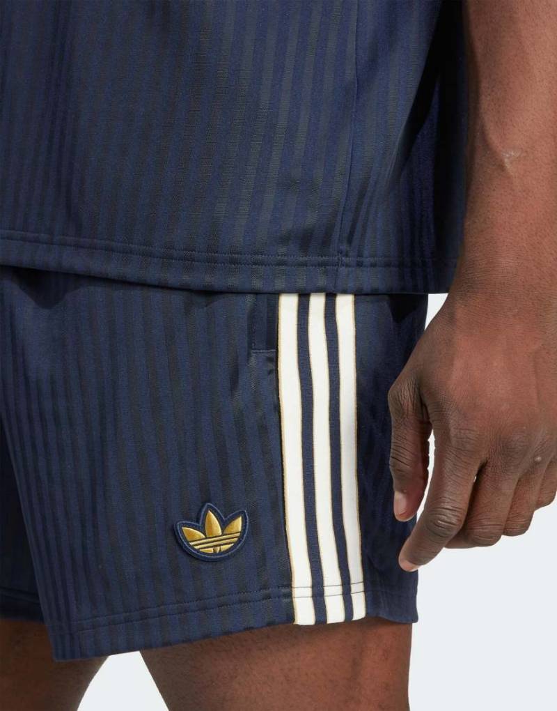 adidas Originals - Juventus Terrace Icons - Shorts in Legenden-Tintenblau-Schwarz adidas Originals - Juventus Terrace Icons - Shorts in Legenden-Tintenblau-Schwarz von adidas Originals