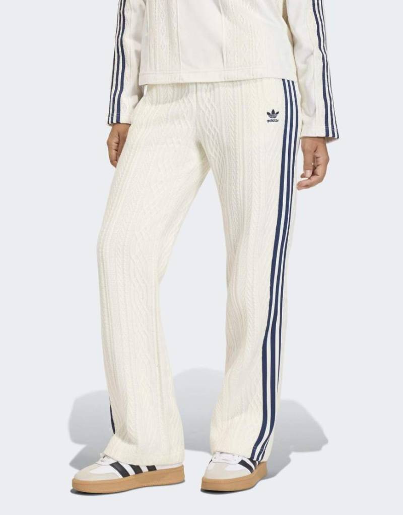 adidas Originals - Klassische Trainingshose aus Strick in Wollweiß von adidas Originals