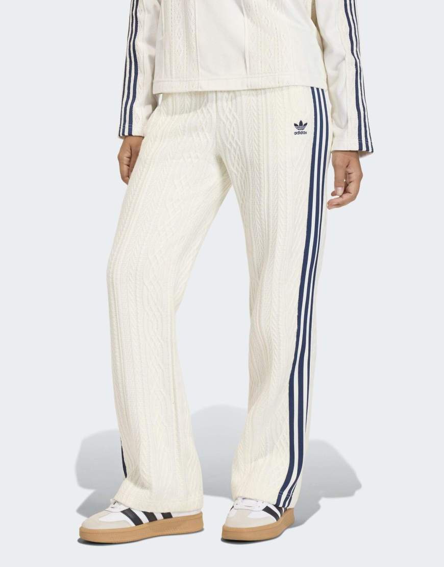 adidas Originals - Klassische Trainingshose aus Strick in Wollweiß von adidas Originals