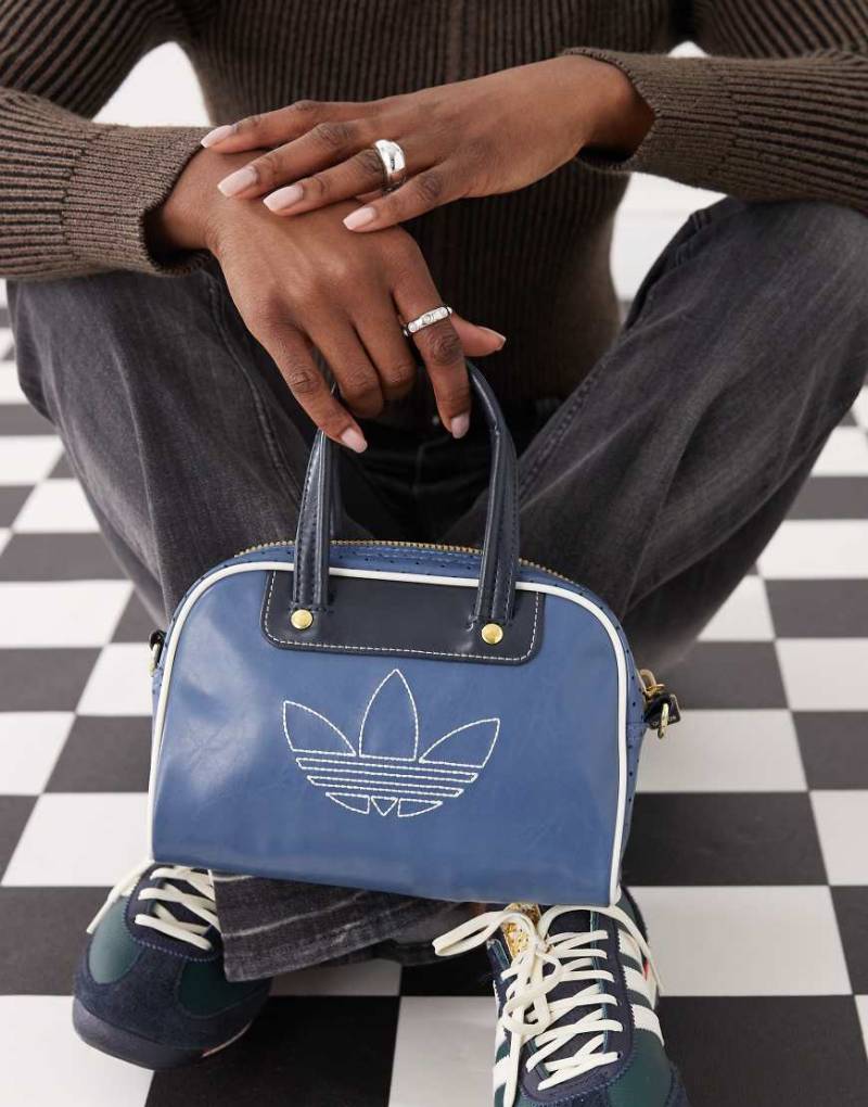 adidas Originals - Kleine Bowling-Tasche in Blau von adidas Originals