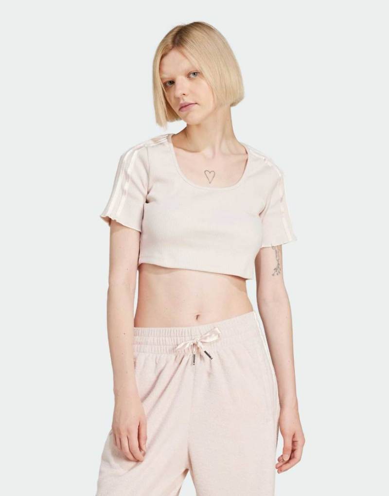 adidas Originals - Knapp geschnittenes T-Shirt aus Wunderquarz-Rosa adidas Originals - Knapp geschnittenes T-Shirt aus Wunderquarz-Rosa von adidas Originals