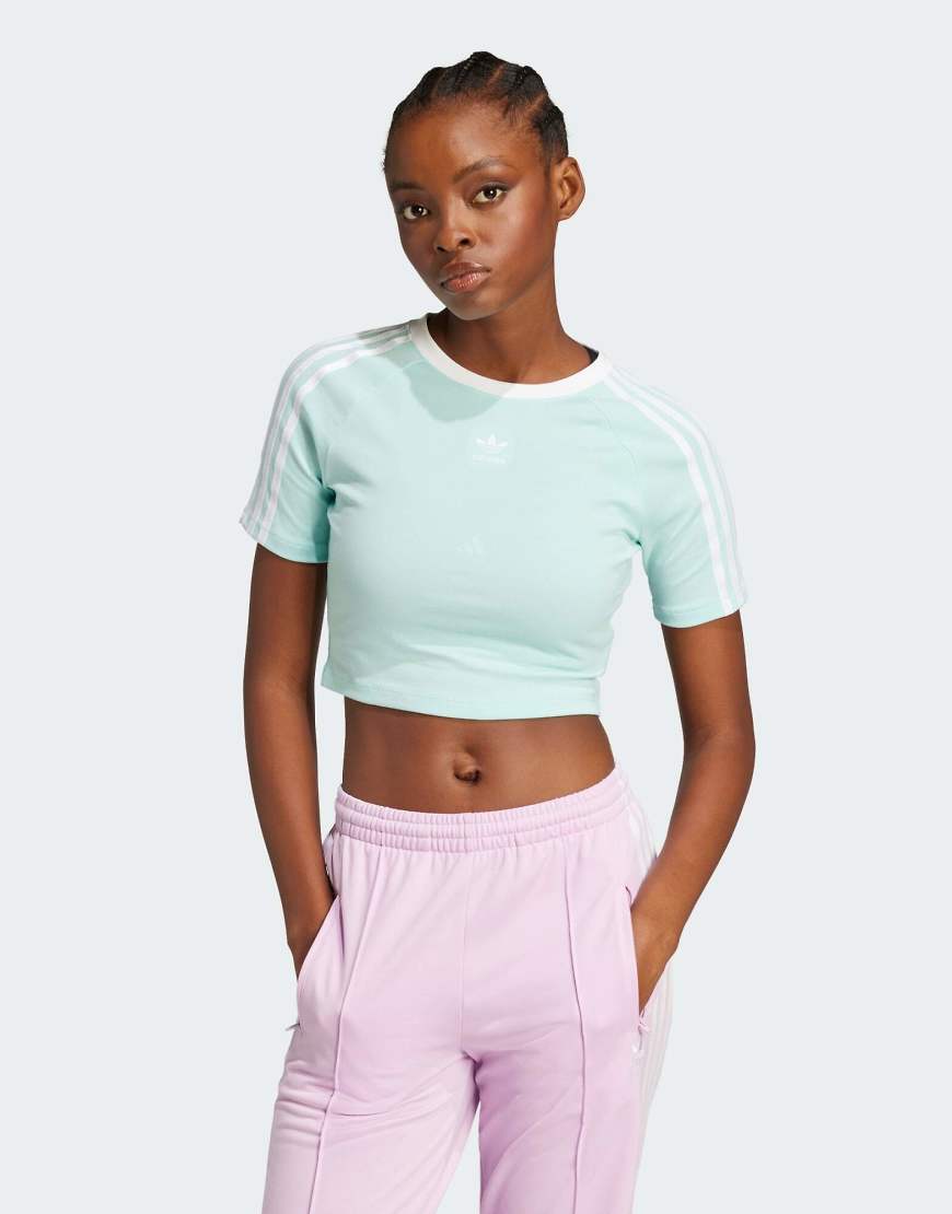 adidas Originals - Knapp geschnittenes T-Shirt in Semi Flash Aqua mit den 3 Streifen-Blau adidas Originals - Knapp geschnittenes T-Shirt in Semi Flash Aqua mit den 3 Streifen-Blau von adidas Originals