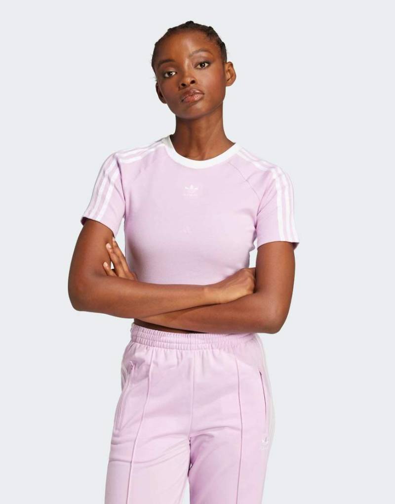 adidas Originals - Knapp geschnittenes T-Shirt in hellem Orchideenrosa mit den 3 Streifen adidas Originals - Knapp geschnittenes T-Shirt in hellem Orchideenrosa mit den 3 Streifen von adidas Originals