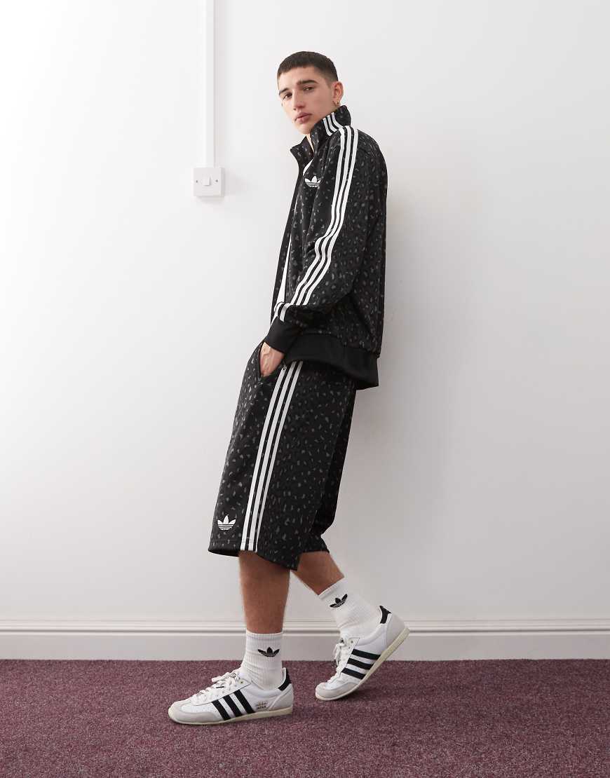 adidas Originals - Oversized-Shorts in Schwarz adidas Originals - Oversized-Shorts in Schwarz von adidas Originals