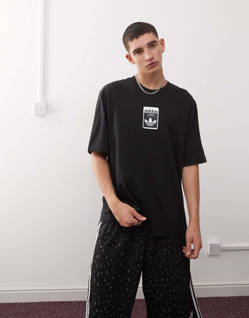 adidas Originals - Oversize-T-Shirt in Schwarz adidas Originals - Oversize-T-Shirt in Schwarz von adidas Originals