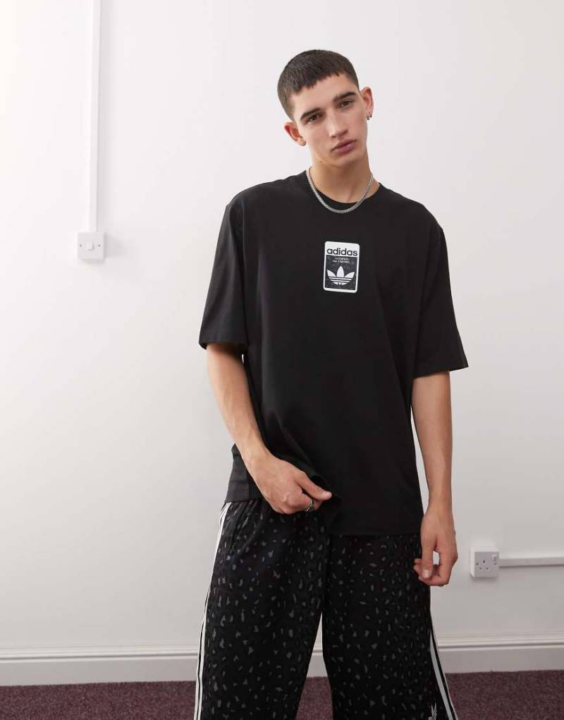 adidas Originals - Oversize-T-Shirt in Schwarz von adidas Originals