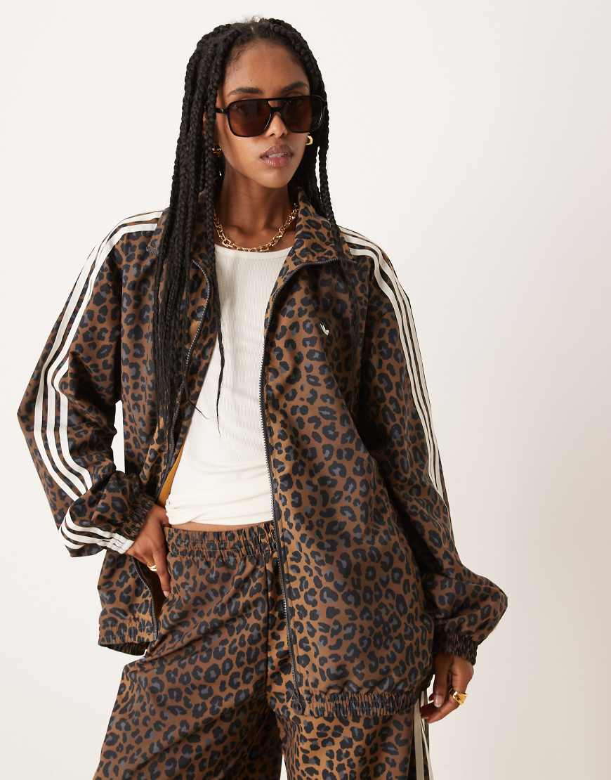 adidas Originals - Firebird - Locker geschnittenes Trainingsoberteil mit Leopardenmuster-Bunt adidas Originals - Firebird - Locker geschnittenes Trainingsoberteil mit Leopardenmuster-Bunt von adidas Originals