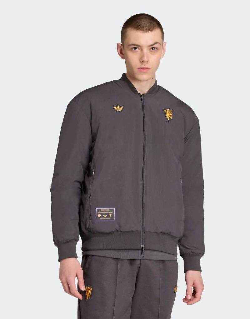 adidas Originals - Manchester United Terrace Icons - Jacke in Utility-Schwarz von adidas Originals