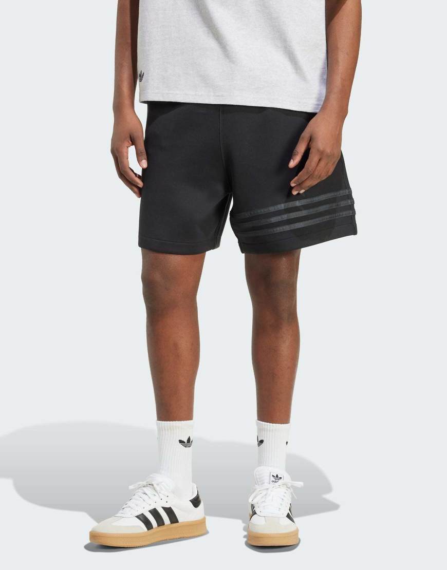 adidas Originals - Neuclassics - Shorts in Schwarz/Carbon adidas Originals - Neuclassics - Shorts in Schwarz/Carbon von adidas Originals